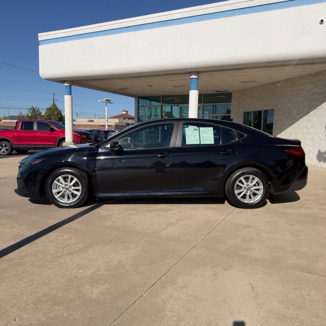 Used 2025 Toyota Camry LE FWD image 2