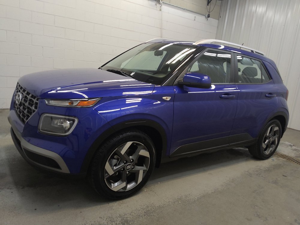 Used 2025 Hyundai Venue Limited FWD image 2