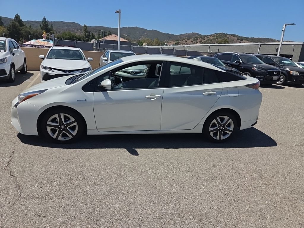Certified 2016 Toyota Prius Three Touring FWD image 2