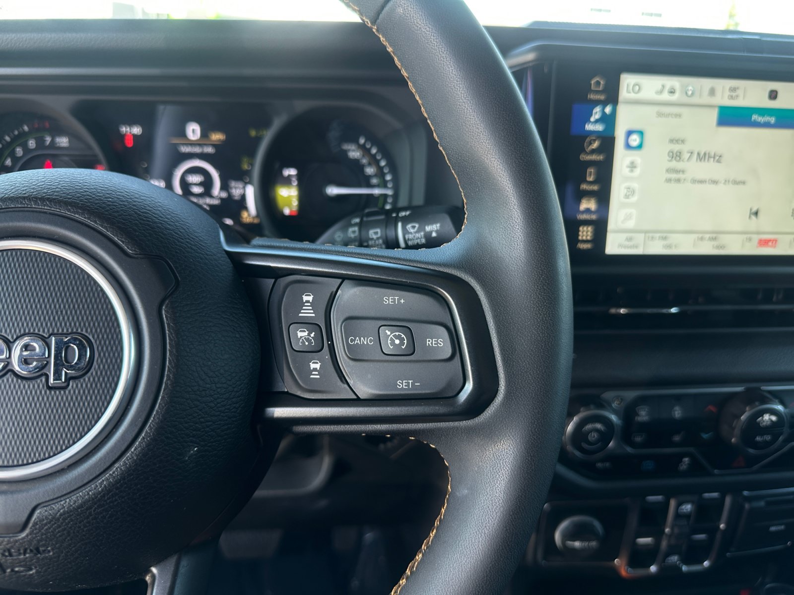 Used 2024 Jeep Wrangler Unlimited w/ Convenience Group AWD/4WD image 20