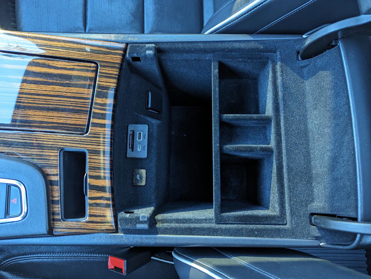 Used 2022 Cadillac Escalade Premium Luxury image 24