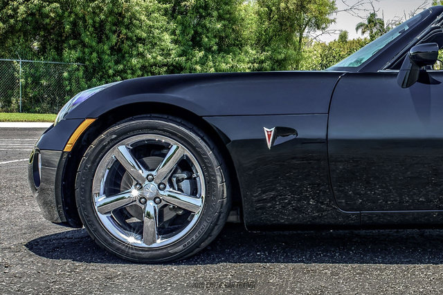 Used 2009 Pontiac Solstice GXP w/ Premium Package RWD image 4