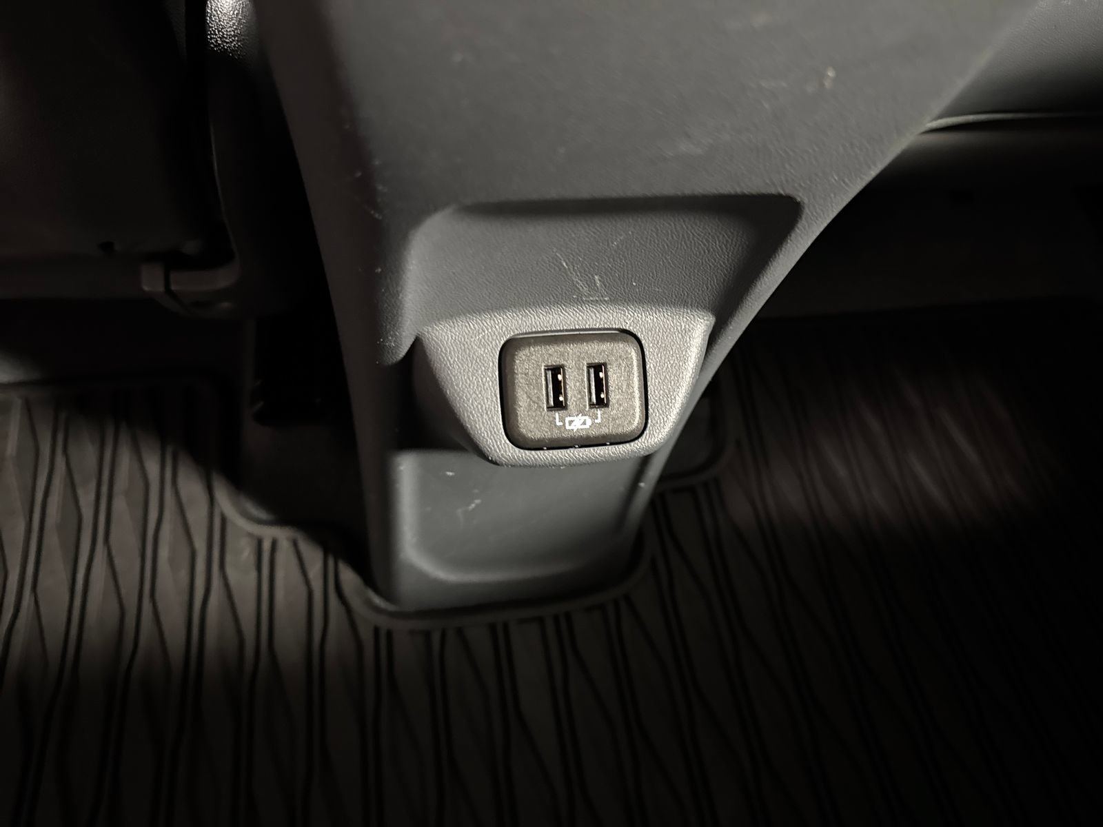 Used 2018 Chevrolet Bolt Premier w/ Driver Confidence II Package FWD image 25