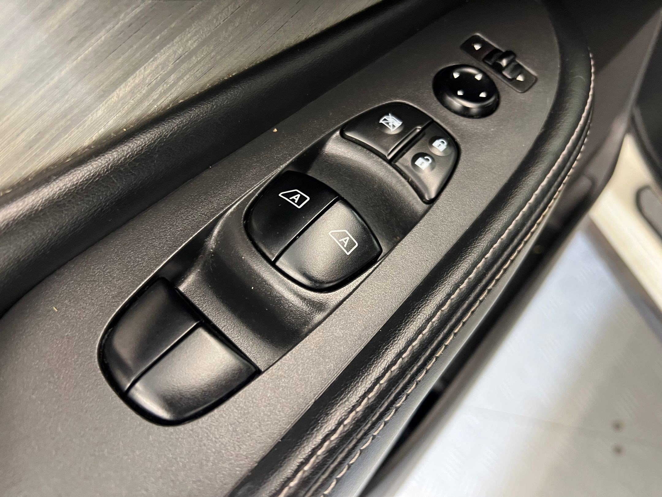 Used 2017 Nissan Murano SV image 22