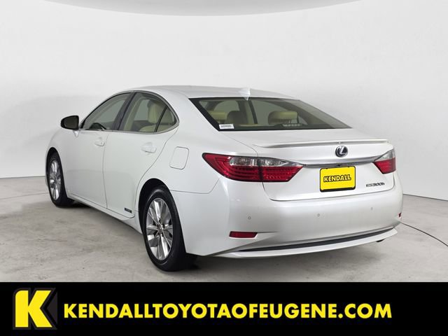Used 2015 Lexus ES 300h w/ Premium Package w/Bamboo Trim FWD image 3