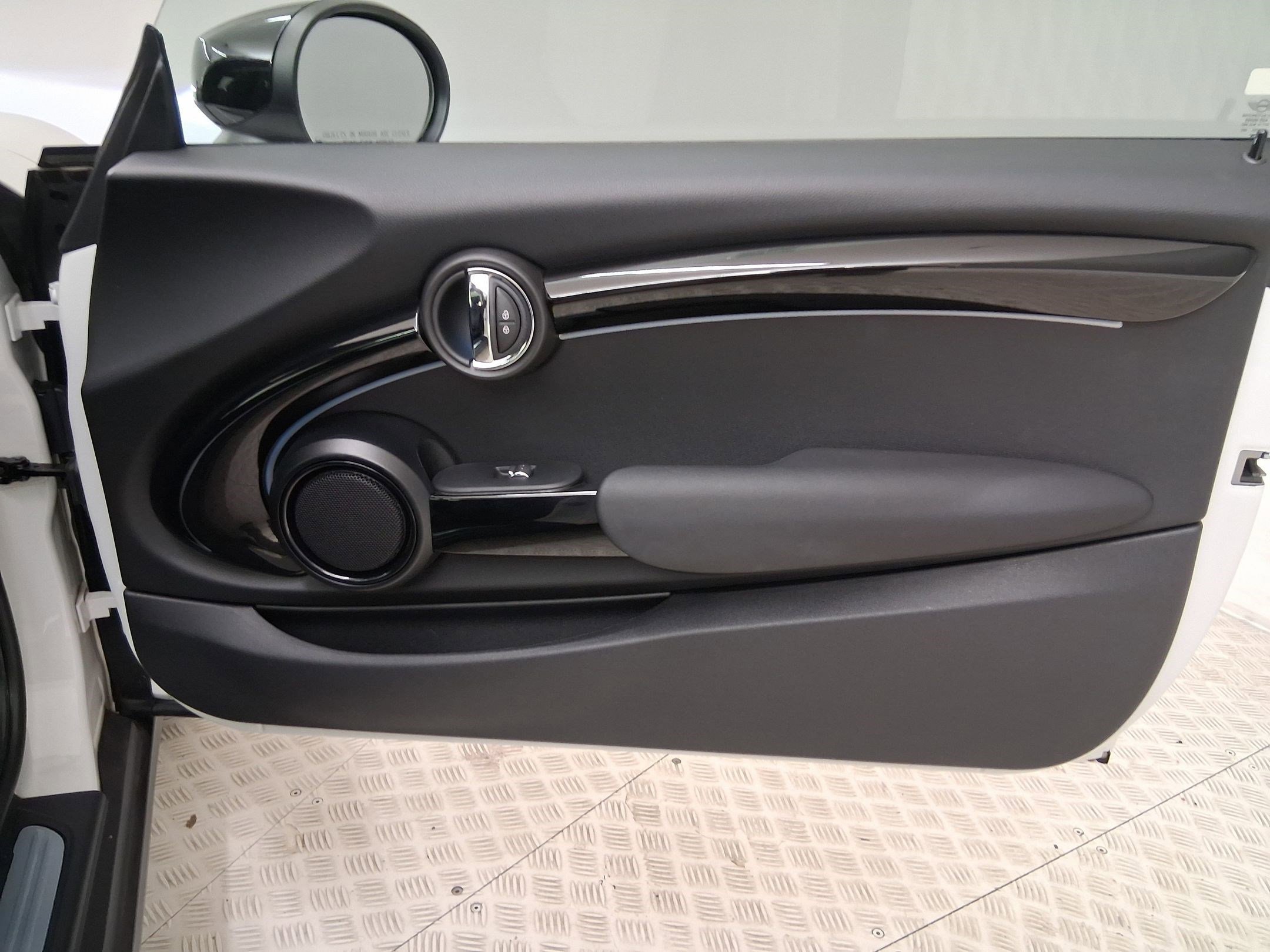 Used 2024 MINI Cooper 2-Door Hardtop FWD image 18