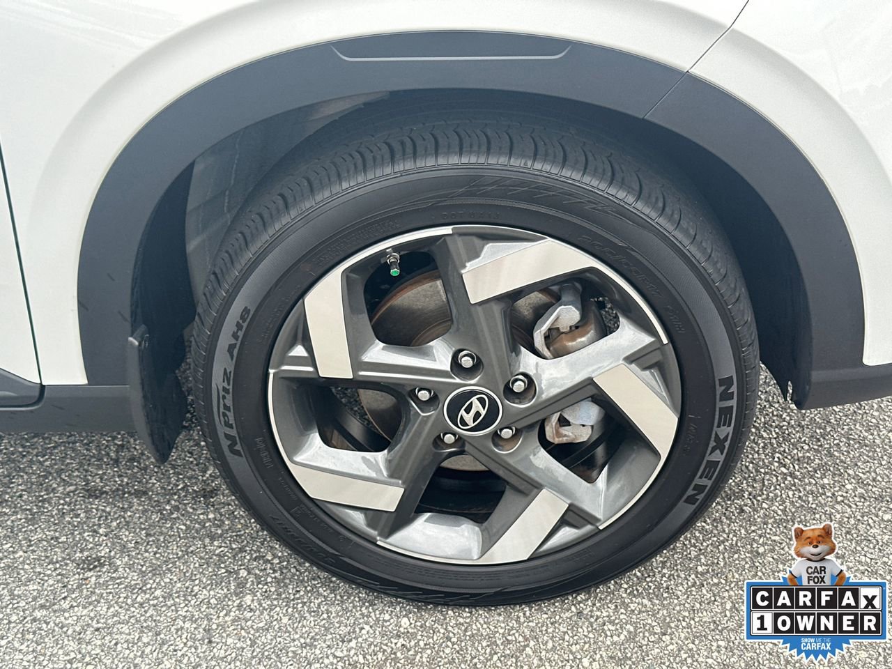 Used 2024 Hyundai Venue SEL FWD image 12
