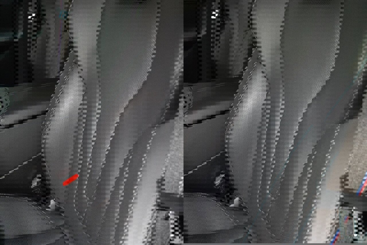 Used 2025 BMW M5 w/ Carbon Package image 32