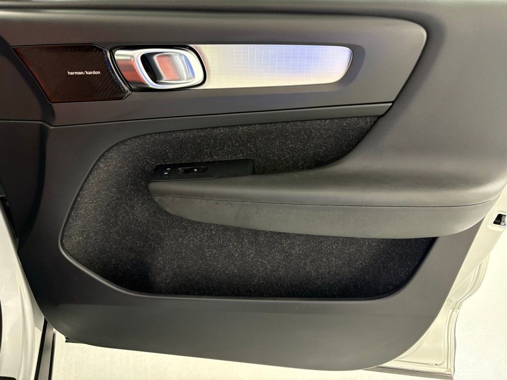 Used 2019 Volvo XC40 T5 Momentum AWD/4WD image 39