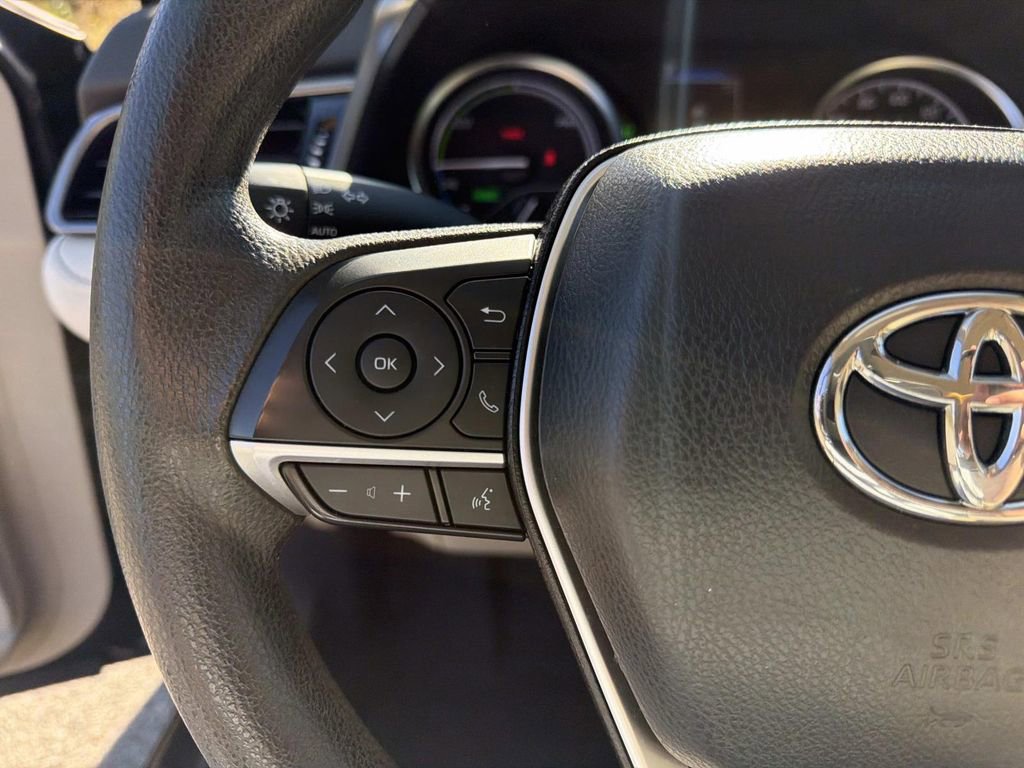 Used 2021 Toyota Camry LE image 28