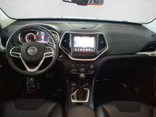 Used 2017 Jeep Cherokee Trailhawk w/ Comfort/Convenience Group AWD/4WD image 18