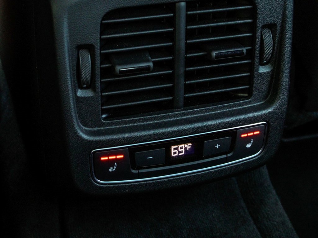 Used 2024 Audi e-tron GT Premium Plus image 37