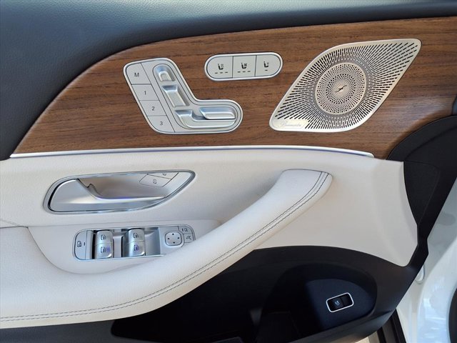 Used 2025 Mercedes-Benz GLS 450 4MATIC image 11