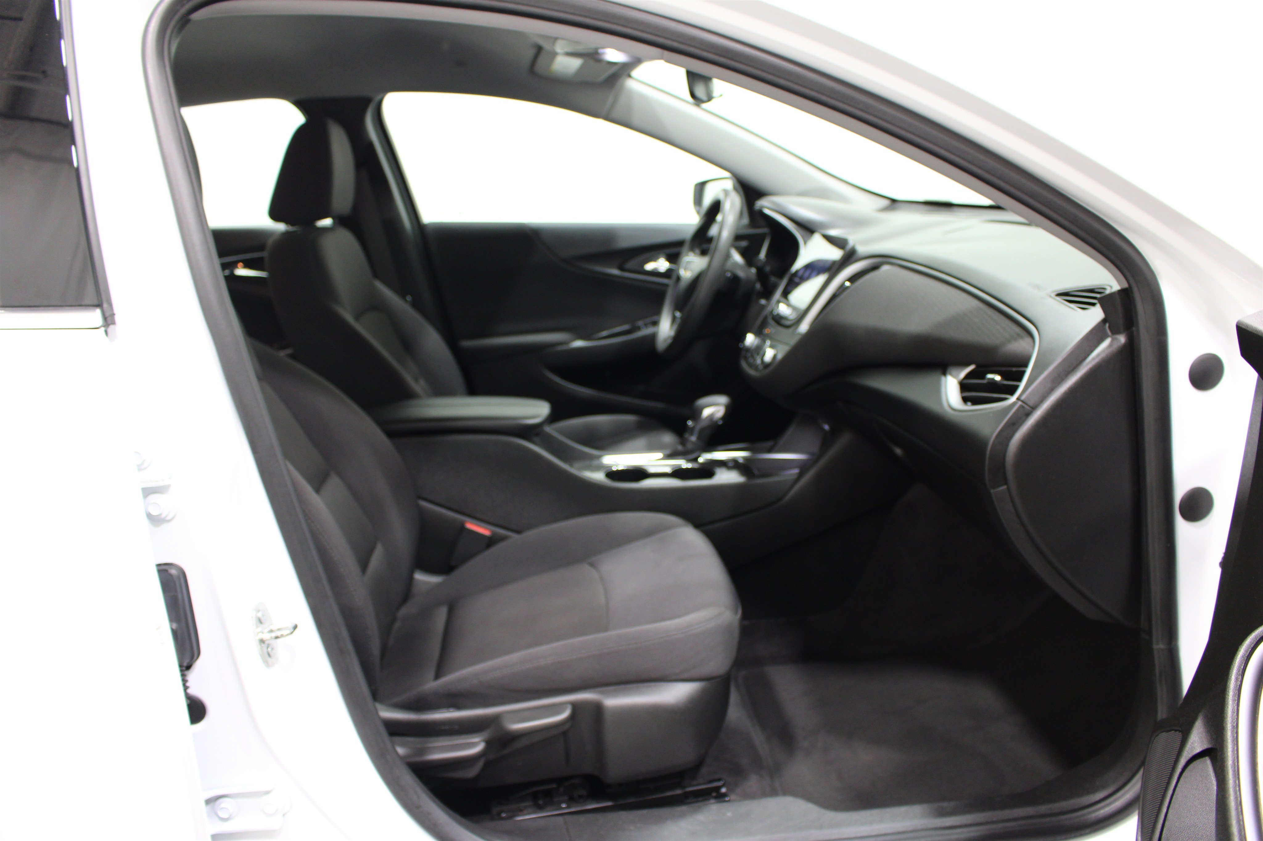 Used 2023 Chevrolet Malibu LT FWD image 24