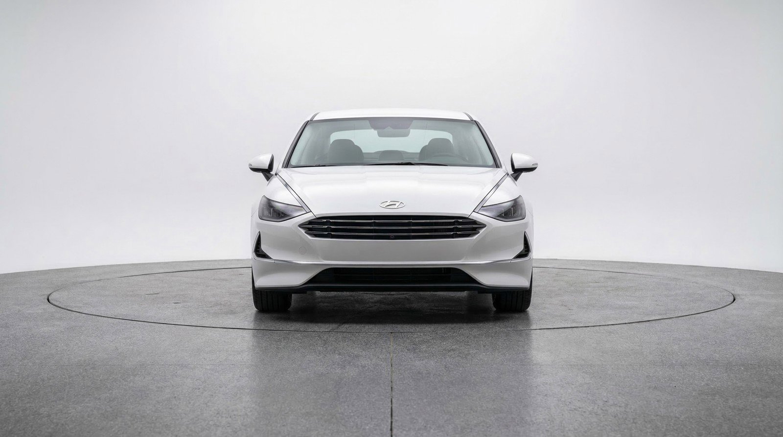 Used 2025 Hyundai Sonata SEL FWD image 2