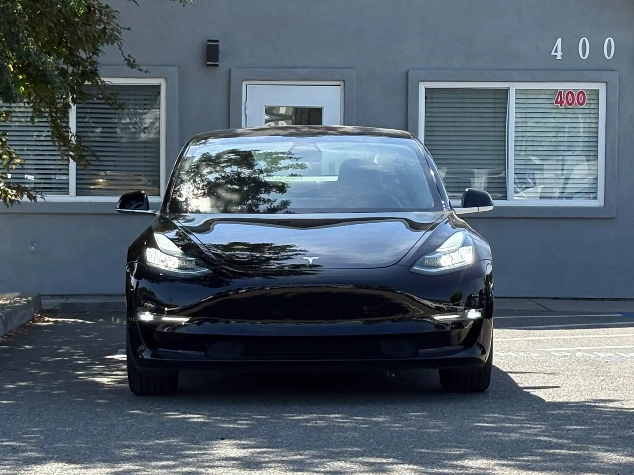 Used 2019 Tesla Model 3 Mid Range RWD image 2