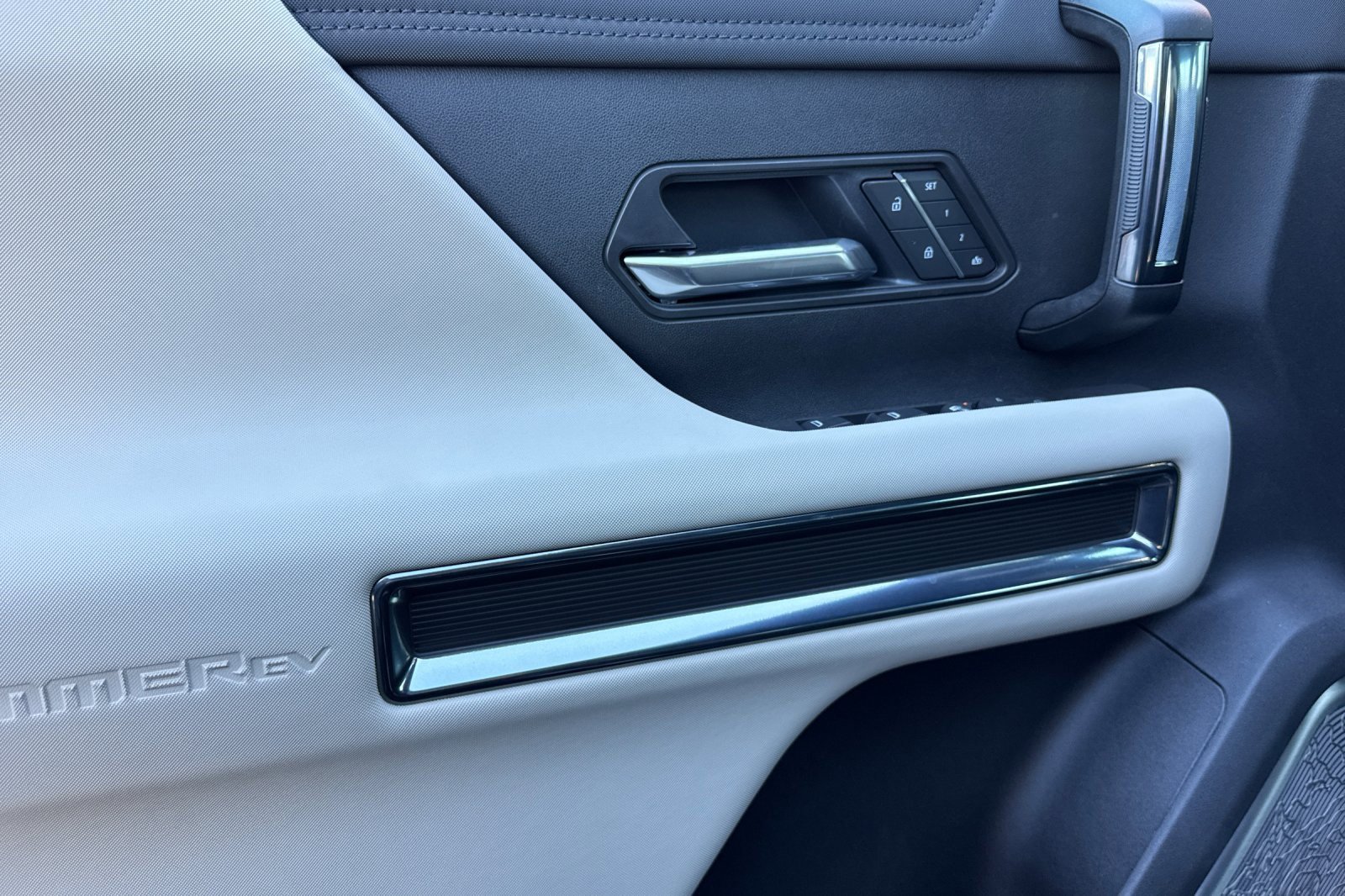 New 2026 GMC Hummer EV SUV w/ LPO, Sport Package image 10