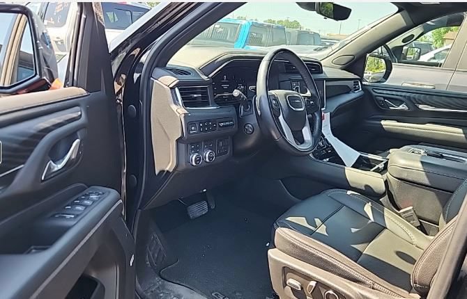 Used 2023 GMC Yukon Denali w/ Denali Reserve Package AWD/4WD image 7