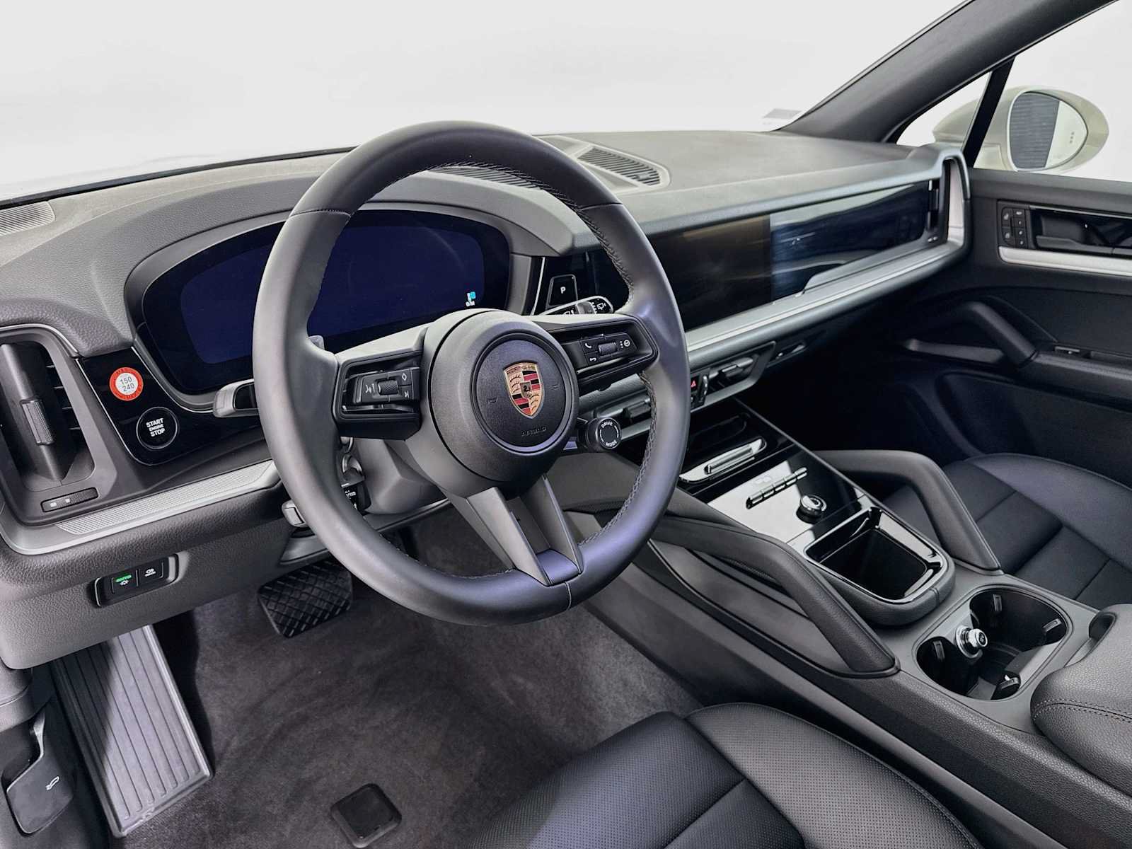 Certified 2025 Porsche Cayenne AWD/4WD image 4