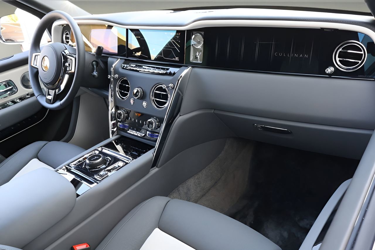 New 2026 Rolls-Royce Cullinan AWD/4WD image 27