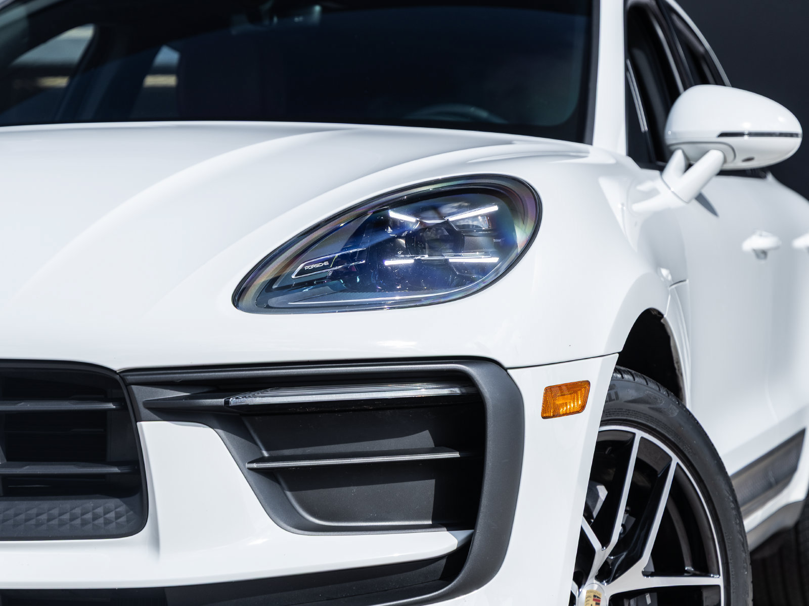 Certified 2025 Porsche Macan w/ Premium Package Plus AWD/4WD image 16