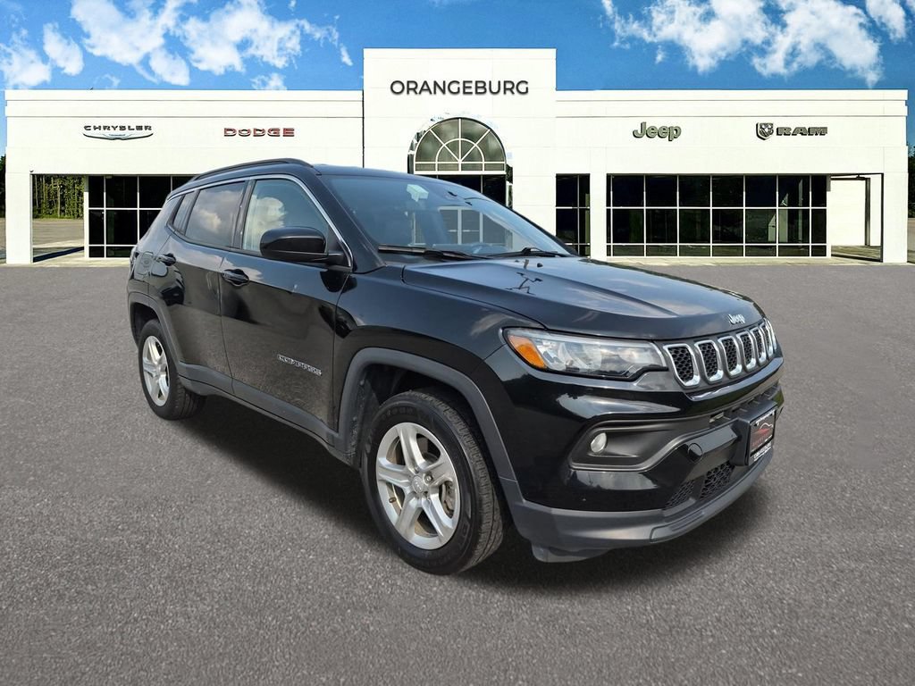 Used 2024 Jeep Compass Latitude AWD/4WD image 2