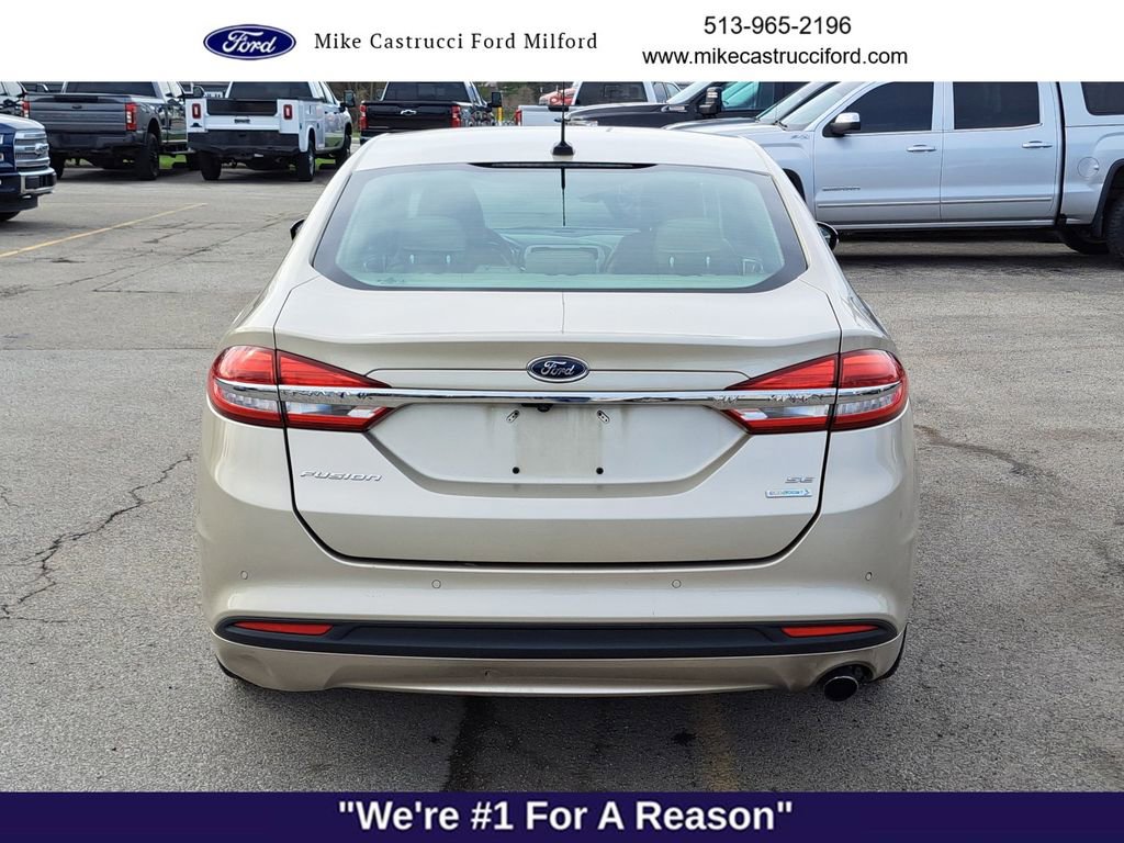 Used 2017 Ford Fusion SE w/ Fusion SE Technology Package image 4