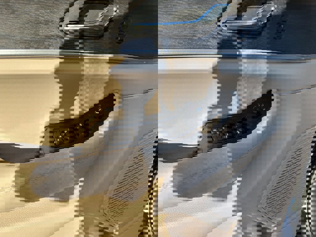 New 2025 Jeep Grand Cherokee Limited w/ Luxury Tech Group II image 9