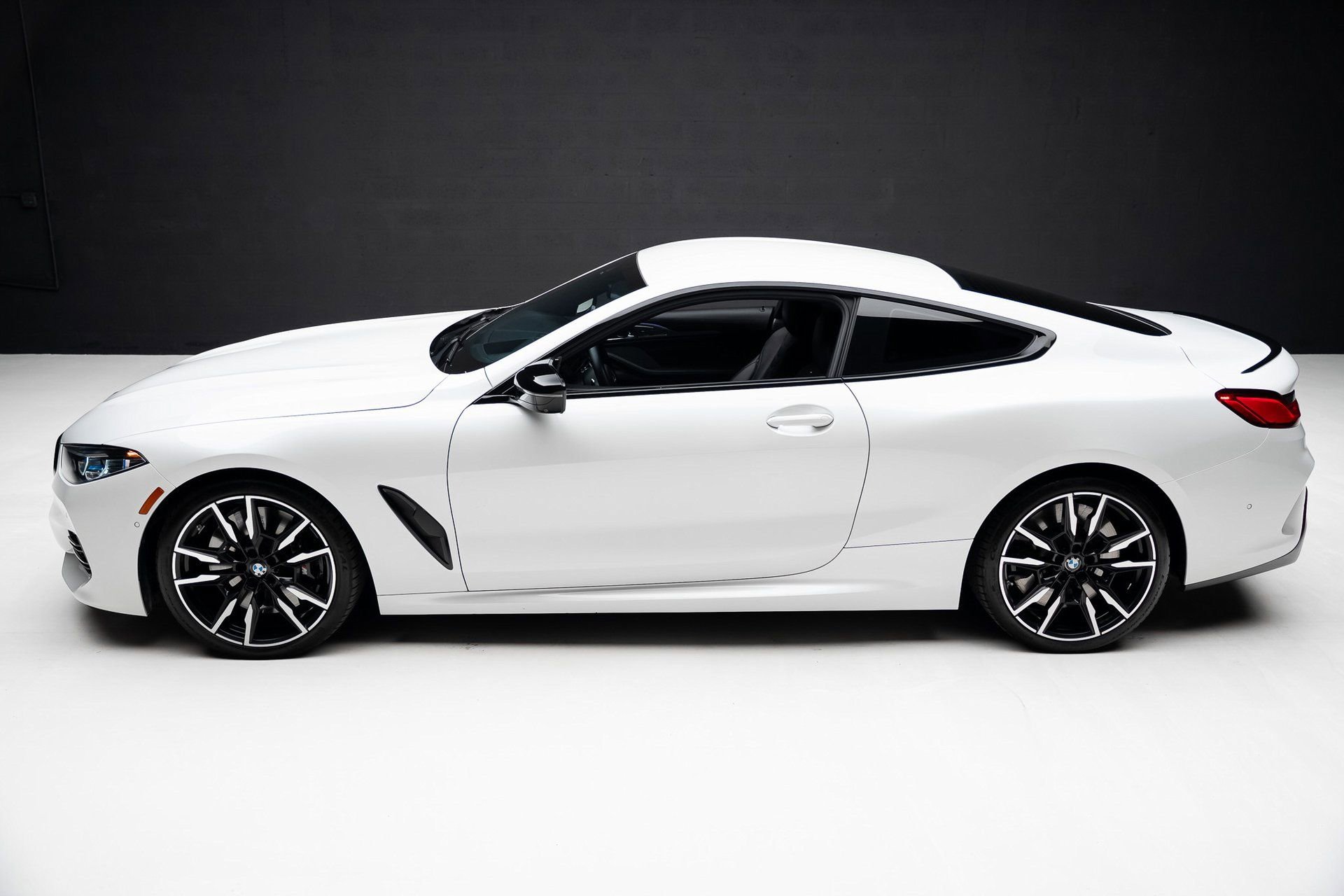 Used 2023 BMW M850i xDrive Coupe w/ M Sport Professional Package image 17