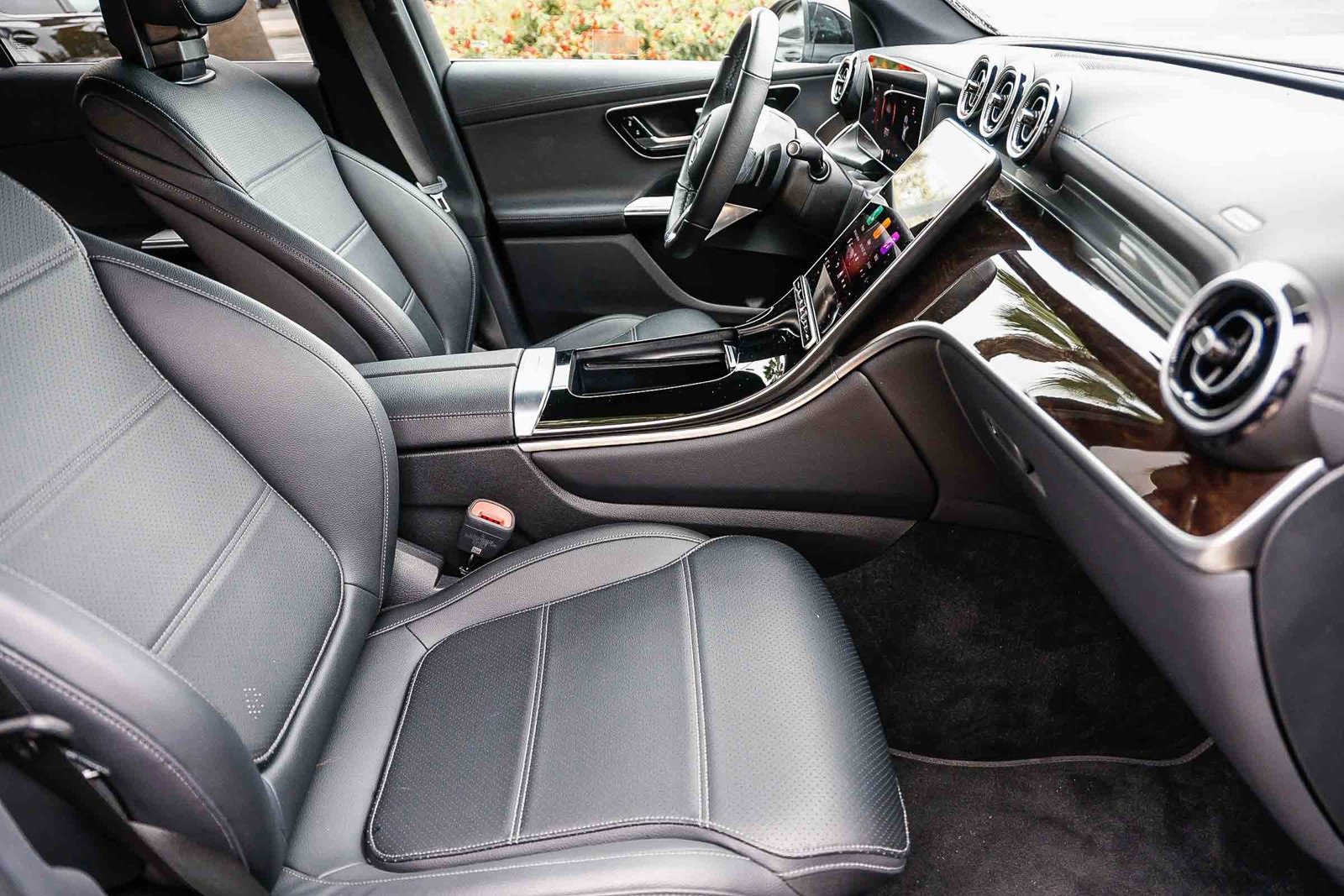 Certified 2025 Mercedes-Benz GLC 300 image 16