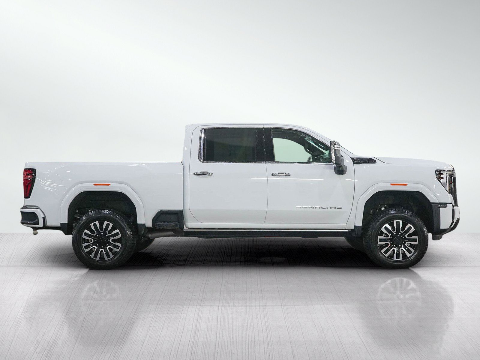 Used 2025 GMC Sierra 3500 Denali Ultimate AWD/4WD image 6