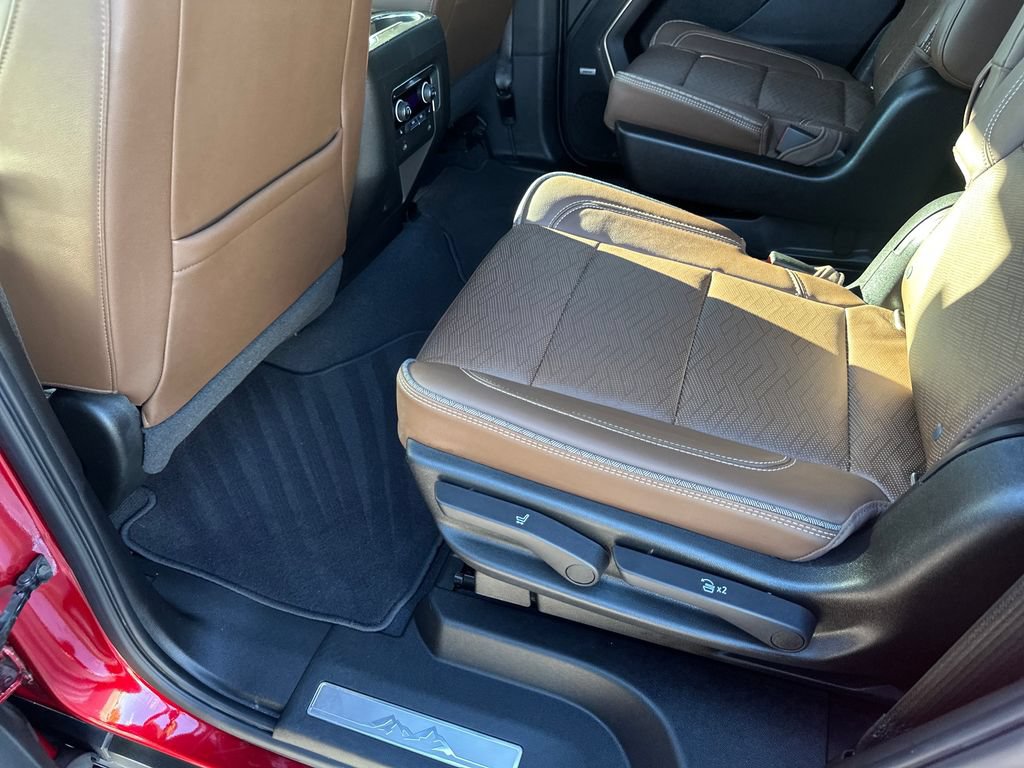 Used 2021 Chevrolet Tahoe High Country w/ Premium Package RWD image 33