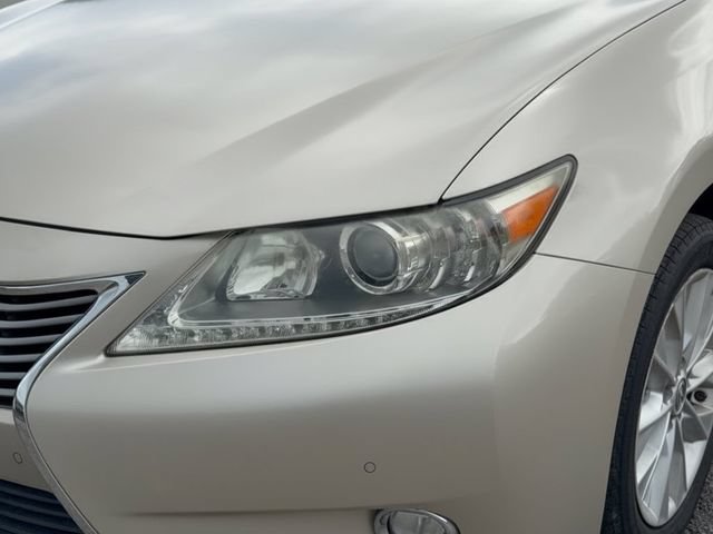 Used 2015 Lexus ES 300h w/ Navigation System Package FWD image 9