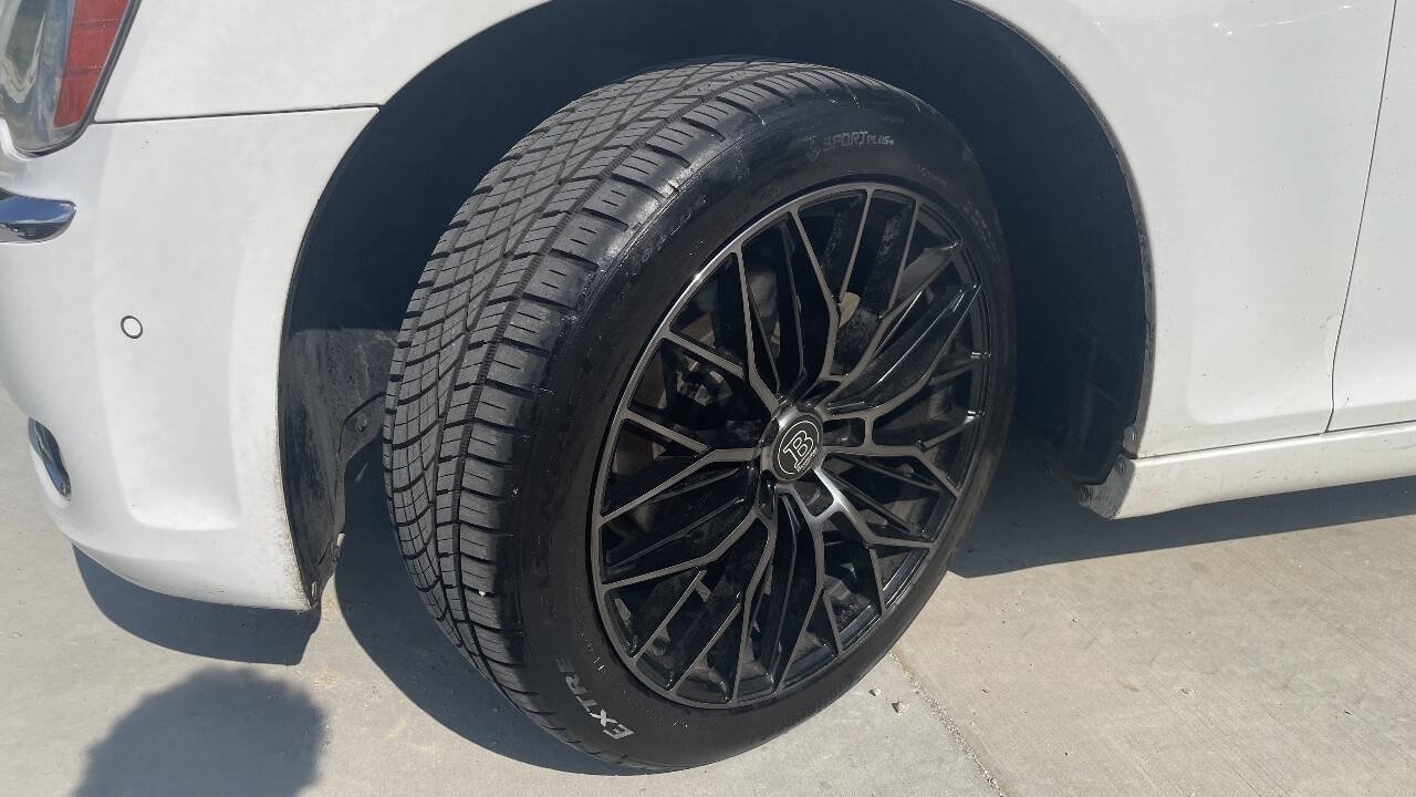 Used 2011 Chrysler 300 Limited RWD image 13