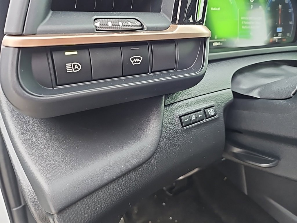 Used 2024 Toyota Crown Limited image 19