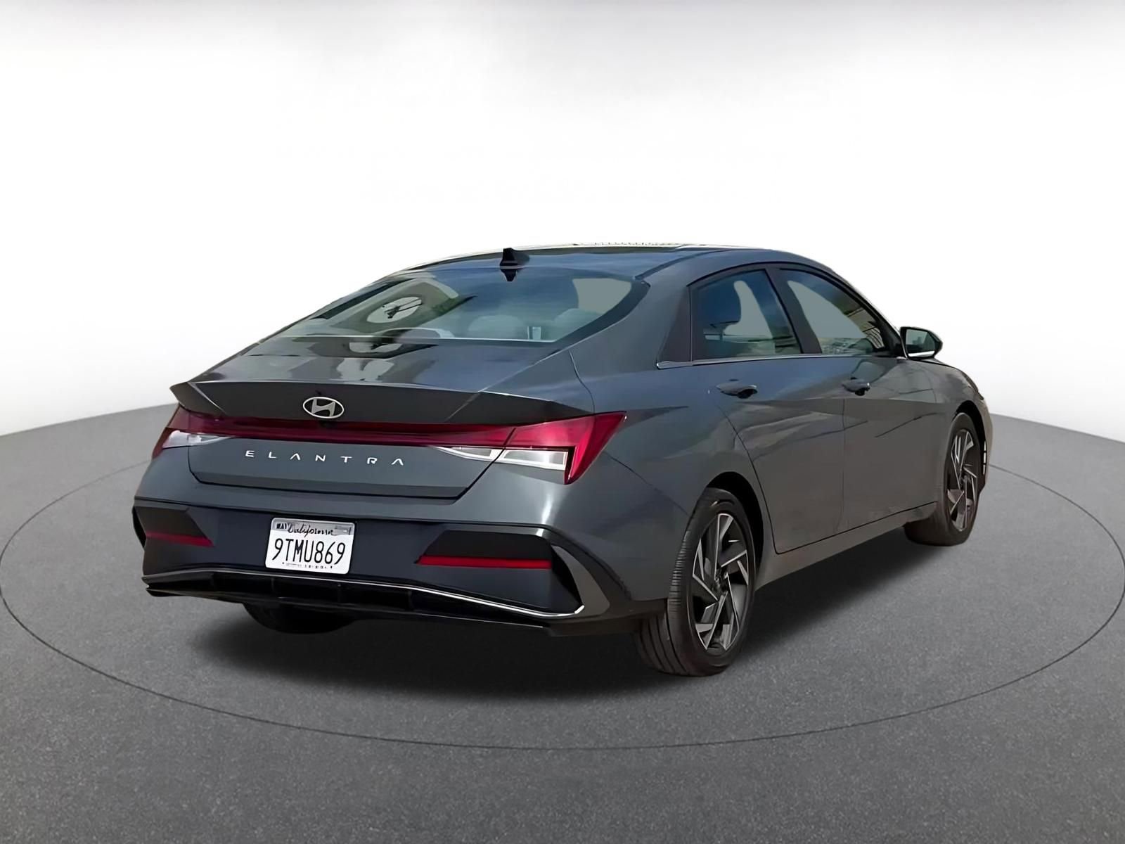 Used 2025 Hyundai Elantra SEL image 14