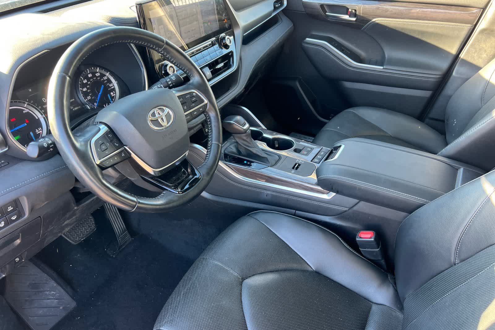 Used 2021 Toyota Highlander Limited AWD/4WD image 9