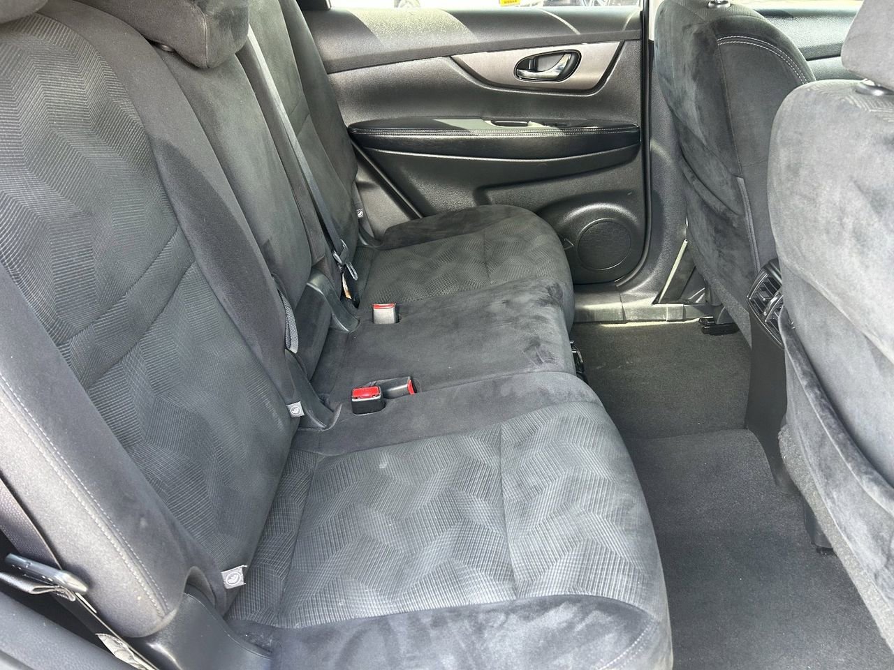 Used 2016 Nissan Rogue S FWD image 12
