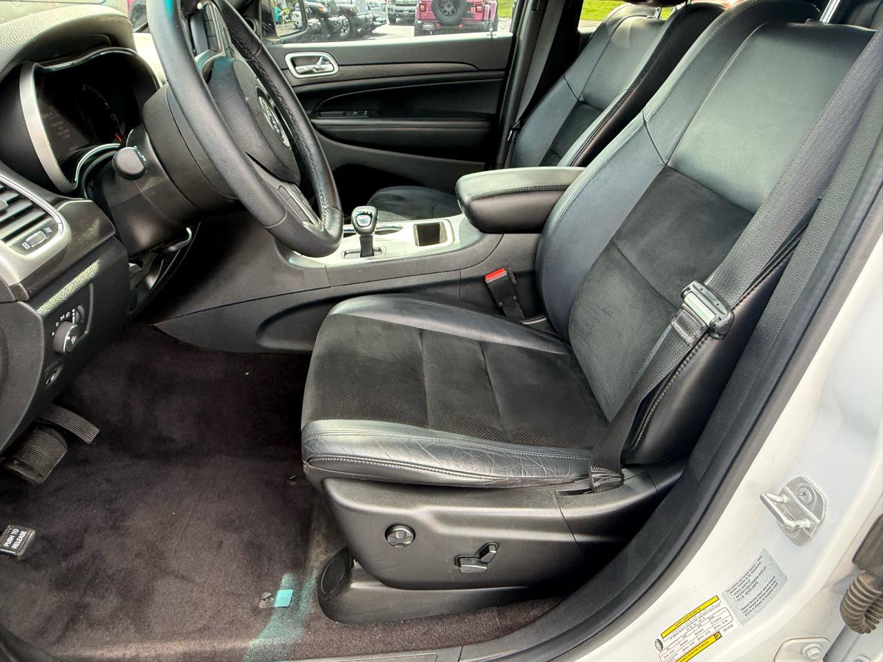 Used 2015 Jeep Grand Cherokee Altitude AWD/4WD image 13