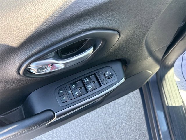 Used 2020 Jeep Cherokee Latitude Plus w/ Comfort/Convenience Group image 20