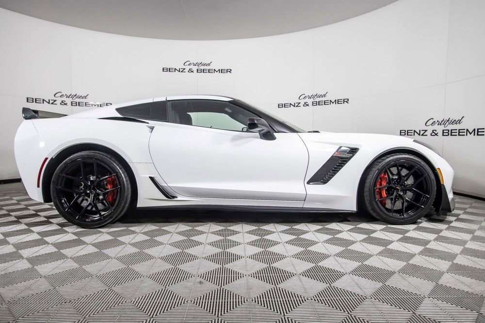 Used 2016 Chevrolet Corvette Z06 w/ Z07 Performance Package RWD image 3