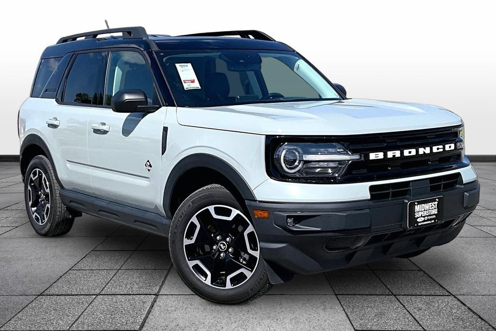 Used 2024 Ford Bronco Sport Outer Banks w/ Tech Package AWD/4WD image 2