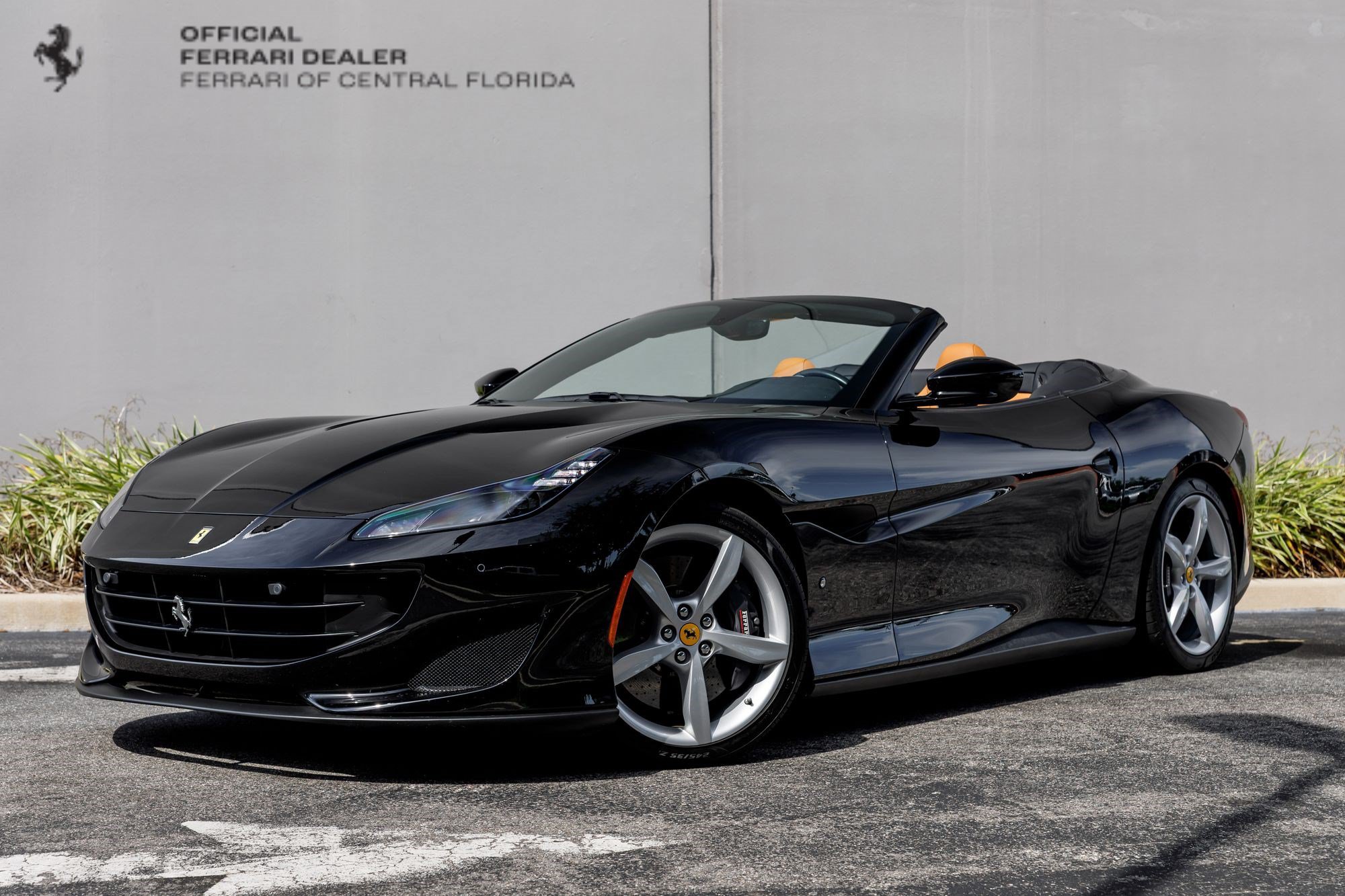 Used 2019 Ferrari Portofino RWD image 1