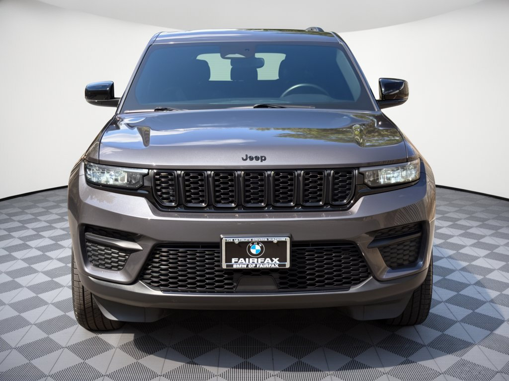 Used 2022 Jeep Grand Cherokee Altitude AWD/4WD image 7