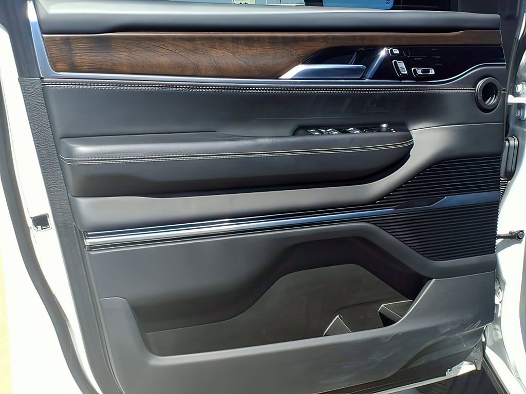 Used 2022 Jeep Grand Wagoneer Series II w/ Premium Group II image 26