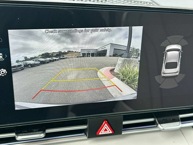 Used 2024 Hyundai Elantra Limited FWD image 23