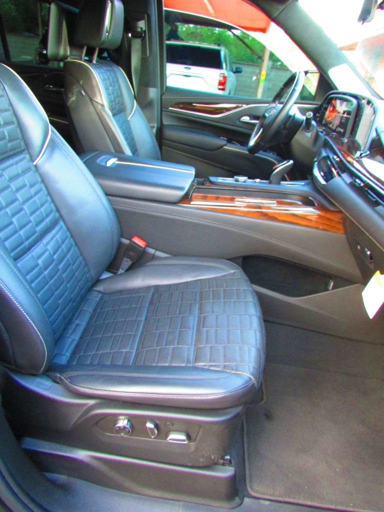 Used 2021 Cadillac Escalade Sport Platinum w/ LPO, ONYX Package image 19