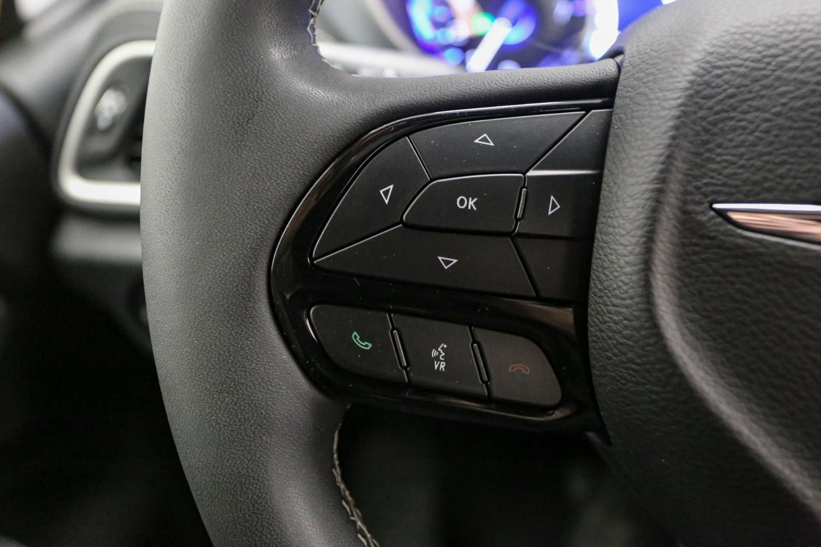 Used 2022 Chrysler Pacifica Touring-L w/ S Appearance Package image 35