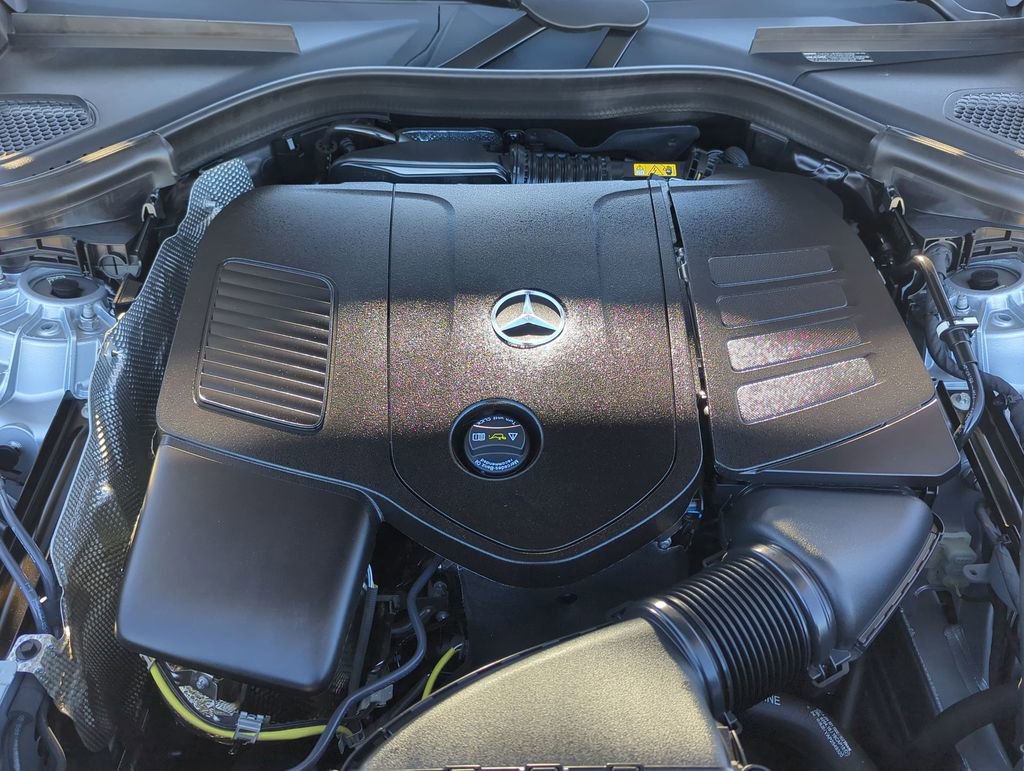 Used 2025 Mercedes-Benz GLC 300 4MATIC image 31