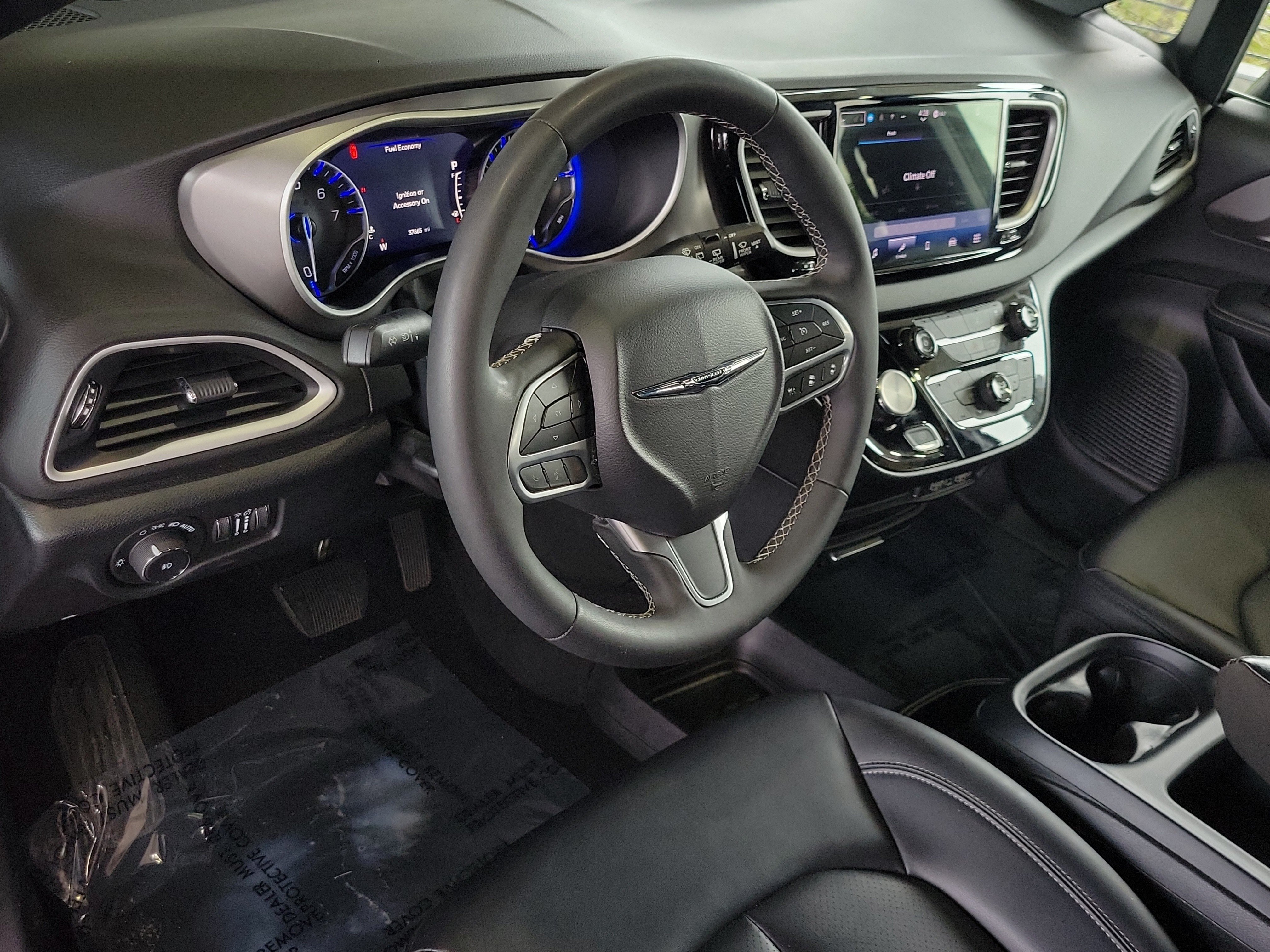 Certified 2025 Chrysler Pacifica Select FWD image 19